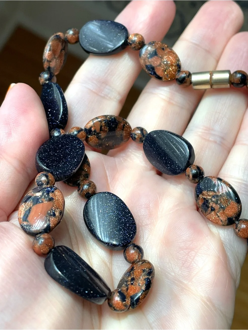 Vintage polished goldstone choker necklace w/ magnetic clasp